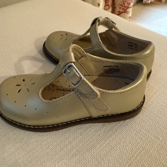 FootMates Gold T-Bar Kids Dress Shoes - Picture 2 of 3